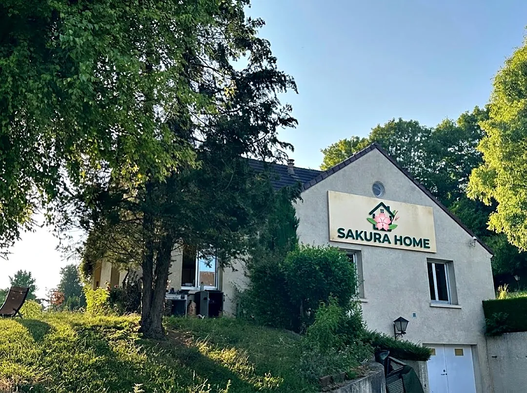 Le pôle technique Sakura Home à Magny-en-Vexin, avec son enseigne